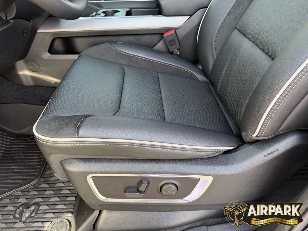 New 2026 Diamond Black Crystal Pearlcoat Ram Laramie image 13