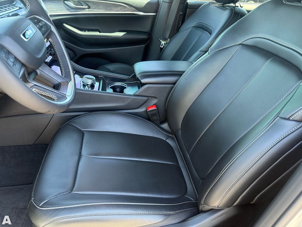 Used 2025 Silver Zynith Jeep Limited image 12