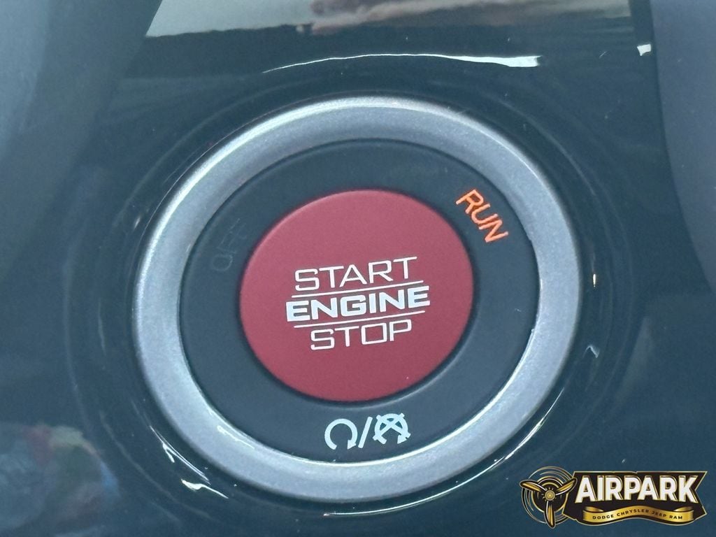 New 2026 Diamond Black Crystal Pearlcoat Ram RHO image 18