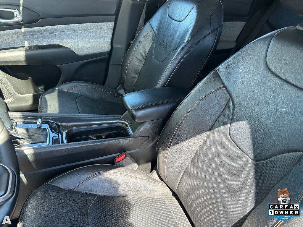 Used 2022 Billet Silver Metallic Clearcoat Jeep Latitude Lux image 18
