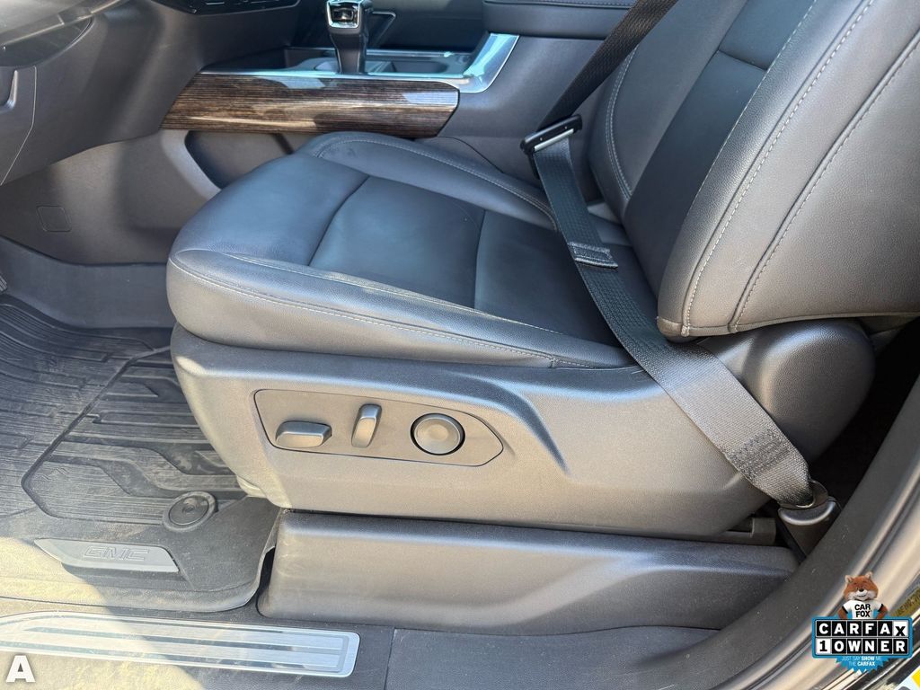 Used 2025 Onyx Black GMC Elevation image 13