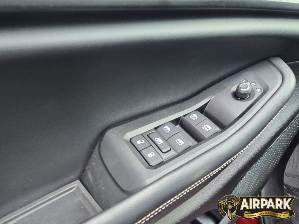 New 2025 Velvet Red Pearlcoat Jeep Laredo image 12