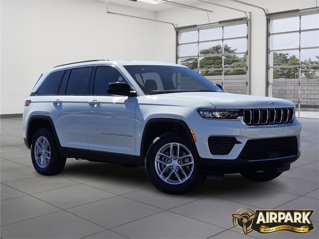 New 2025 Jeep Grand Cherokee Laredo Sport Utility