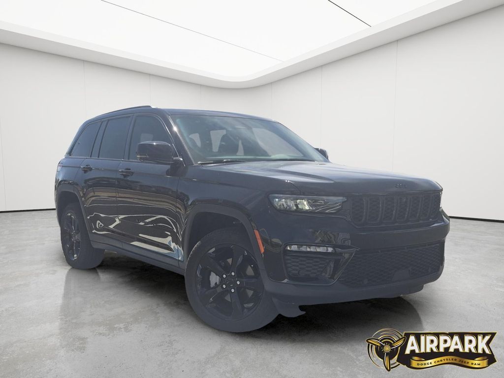 New 2025 Diamond Black Crystal Pearlcoat Jeep Limited image 2