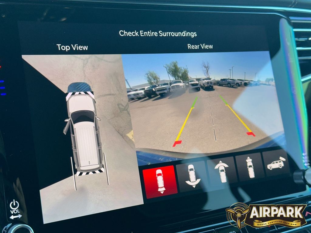 New 2024 Diamond Black Crystal Pearlcoat Jeep Series II image 20