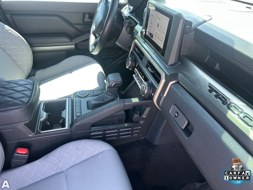 Used 2025 Underground Toyota SR5 image 13