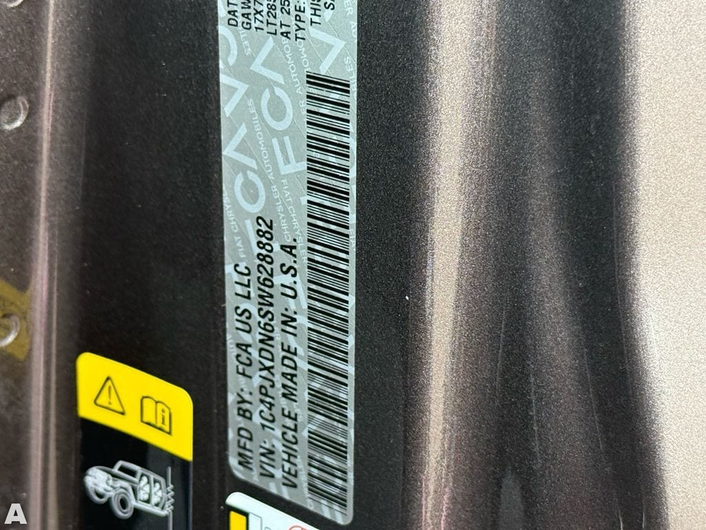 Used 2025 Granite Crystal Metallic Clearcoat Jeep Willys image 32