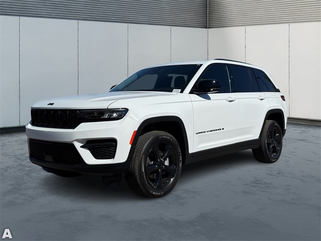 Used 2025 Jeep Grand Cherokee Altitude SUV