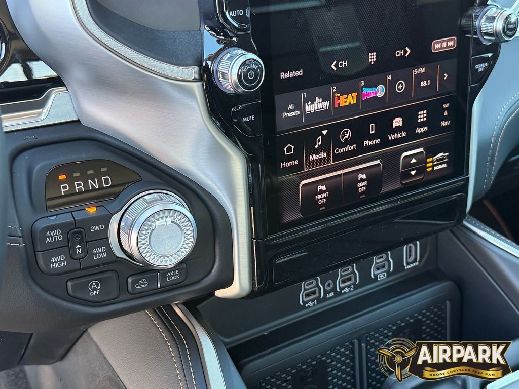 New 2026 Diamond Black Crystal Pearlcoat Ram Tungsten image 17