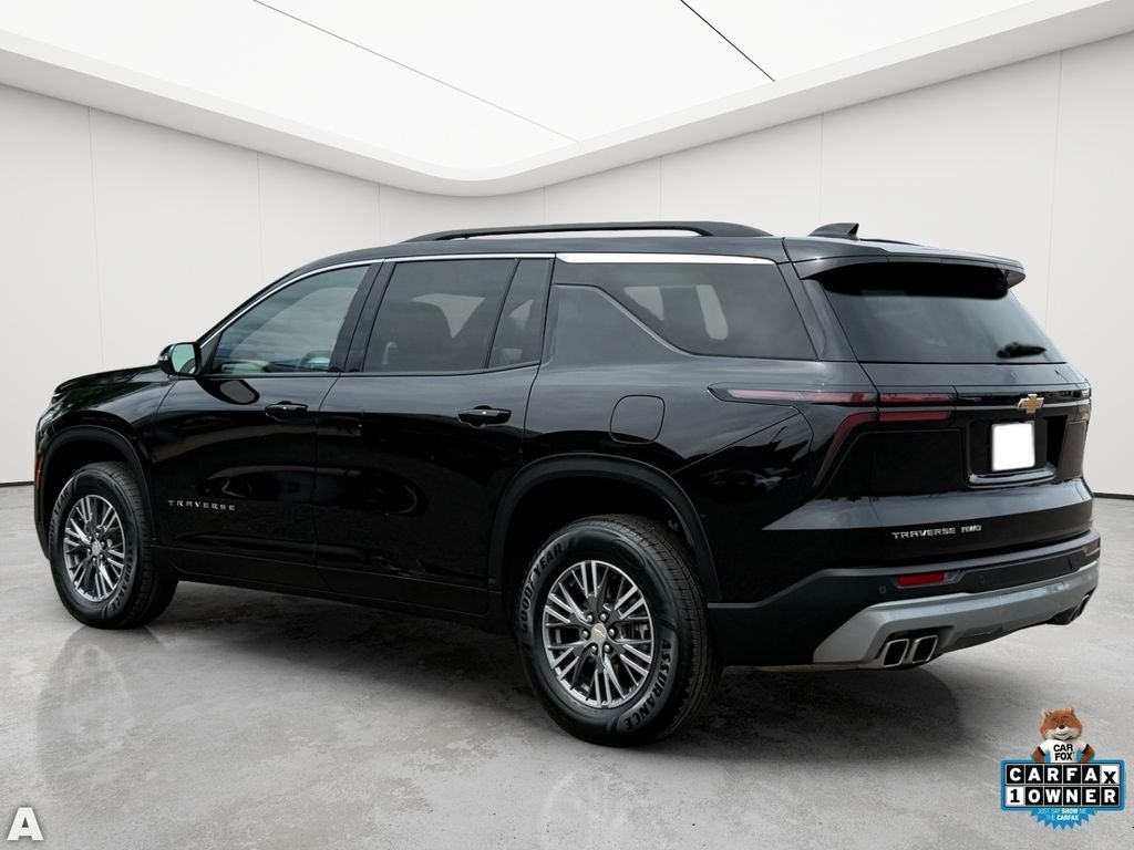 Used 2025 Chevrolet Traverse LT SUV