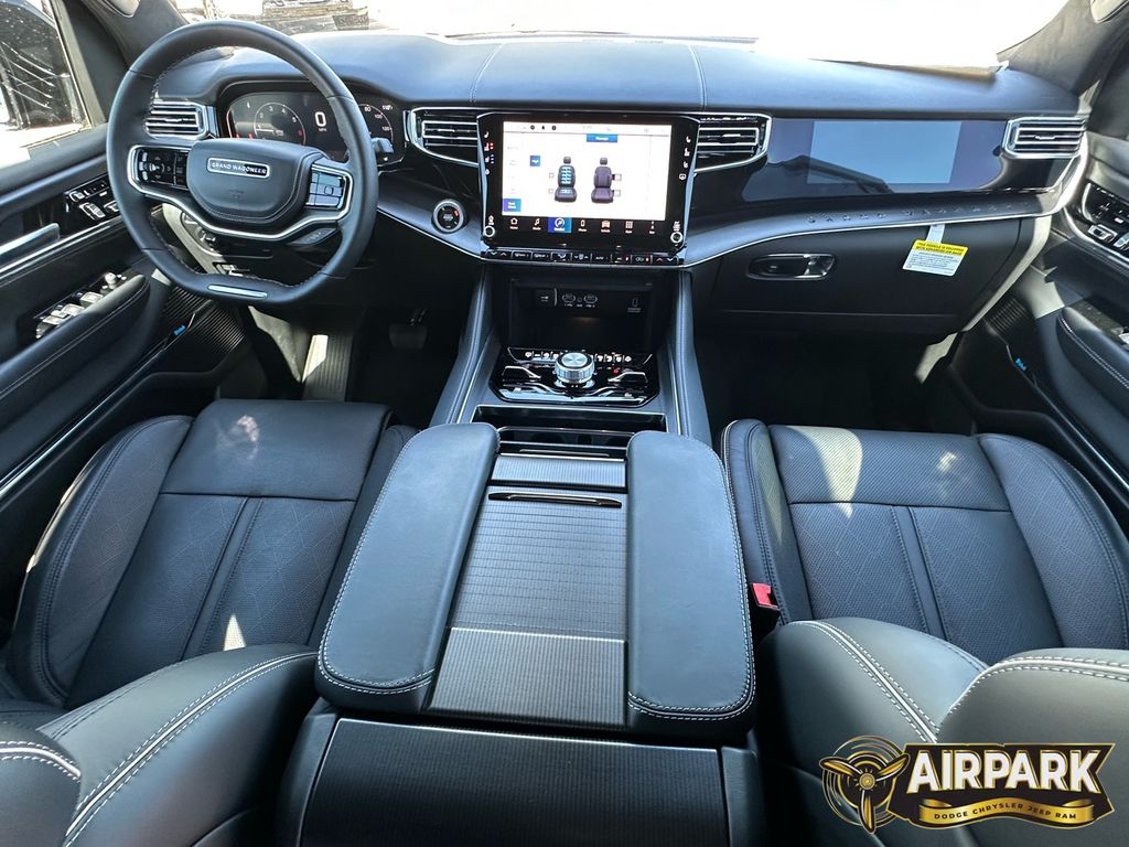 New 2024 Diamond Black Crystal Pearlcoat Jeep Series II image 14