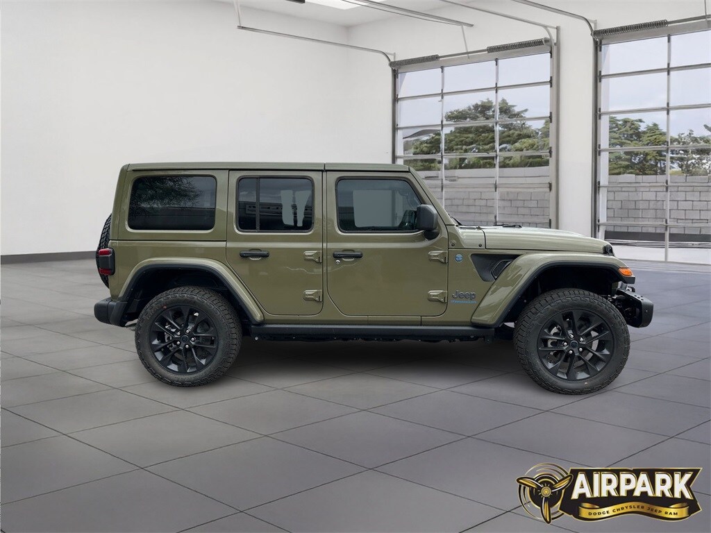 2025 Jeep Wrangler 4xe Sahara photo 2