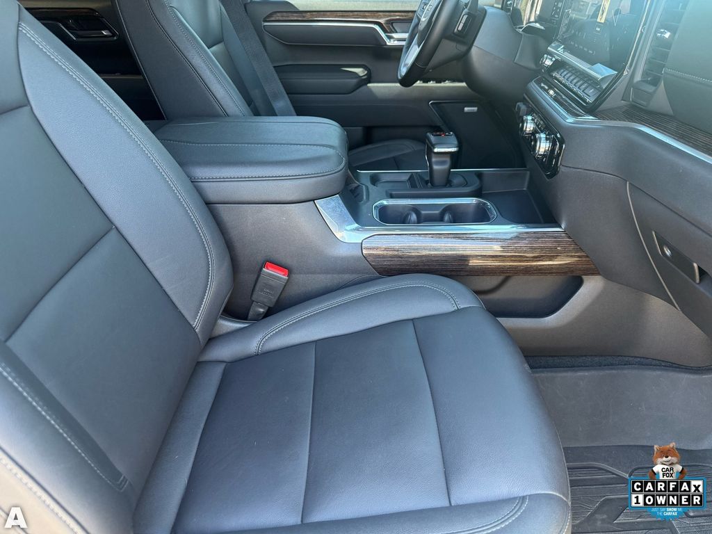 Used 2025 Onyx Black GMC Elevation image 30