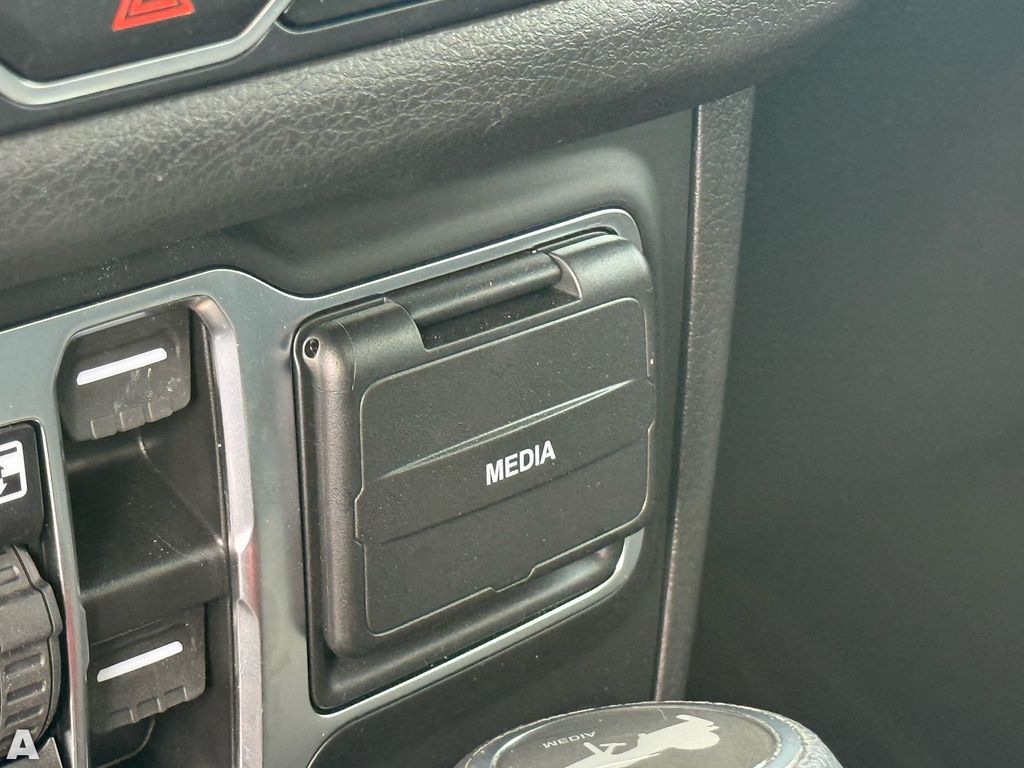 Used 2025 Granite Crystal Metallic Clearcoat Jeep Willys image 23