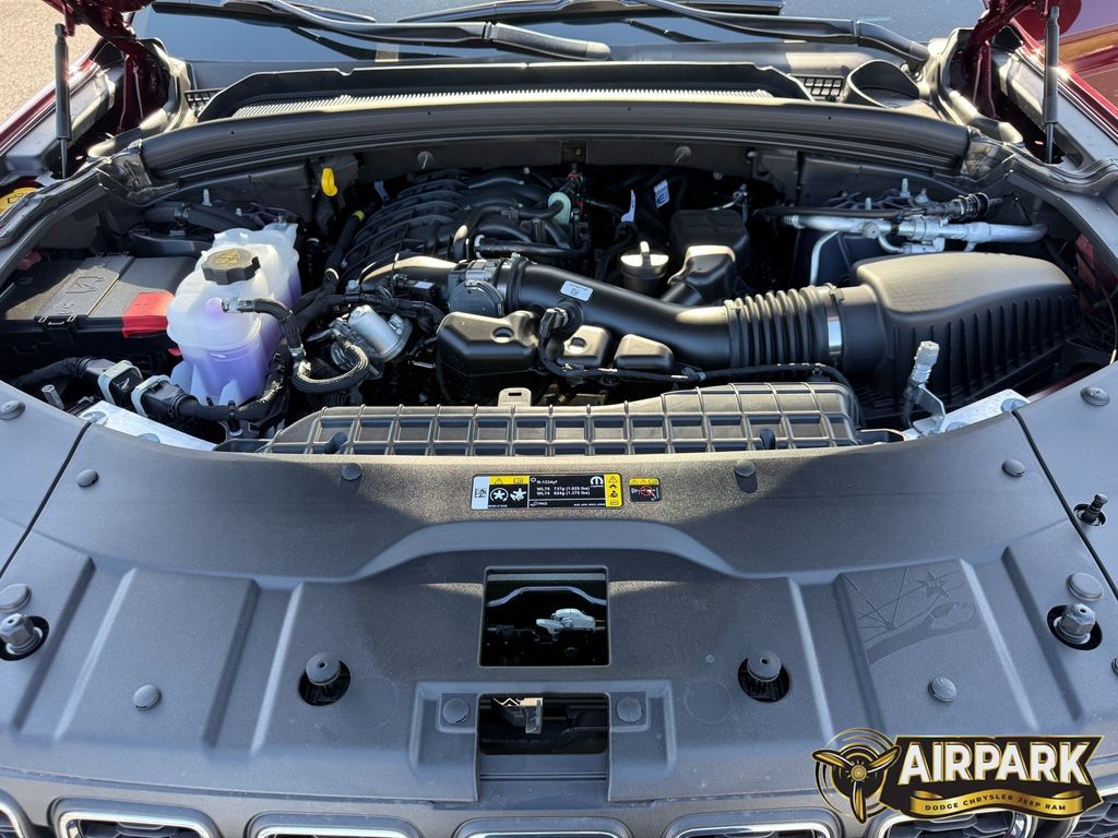 New 2025 Velvet Red Pearlcoat Jeep Laredo image 22