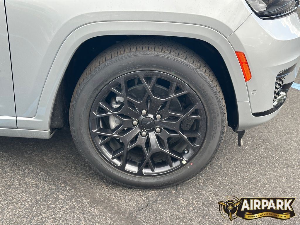 New 2025 Silver Zynith Jeep Summit image 10