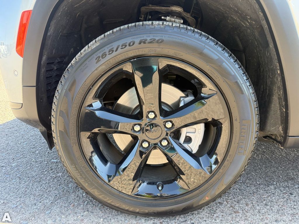 Used 2025 Silver Zynith Jeep Limited image 10