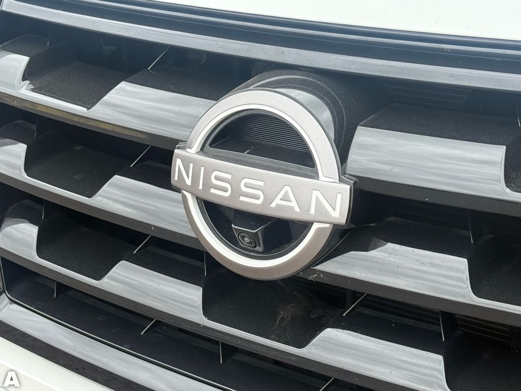 Used 2022 Aspen White Tricoat Nissan SL image 33