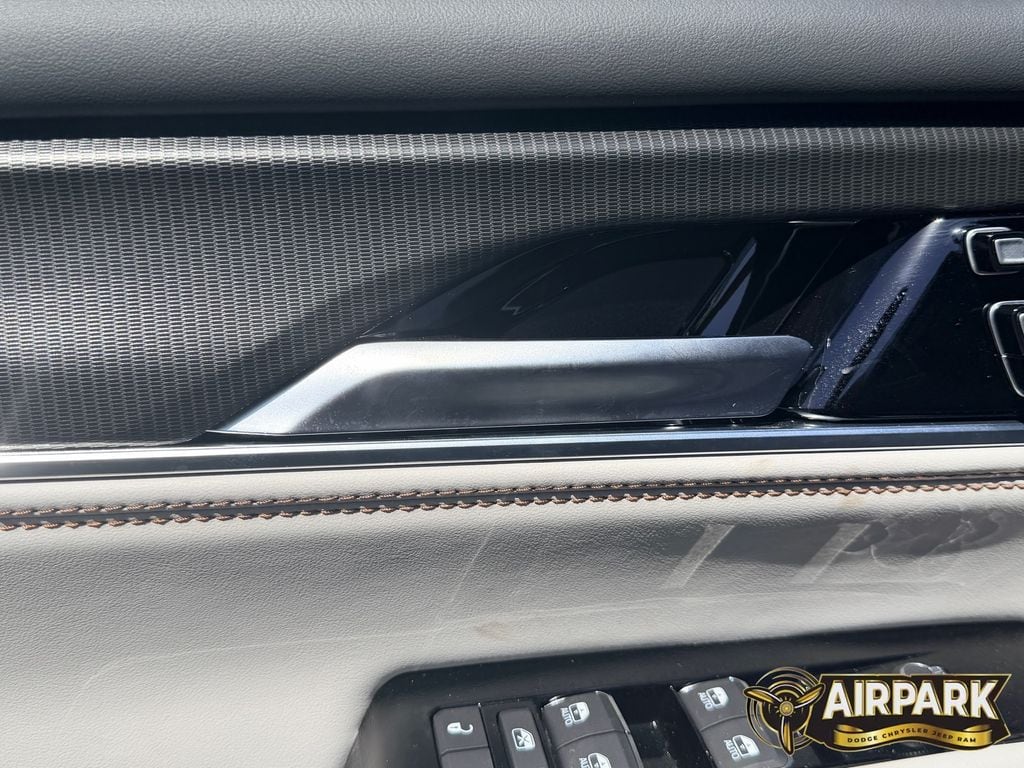 New 2026 Baltic Gray Jeep Summit image 18