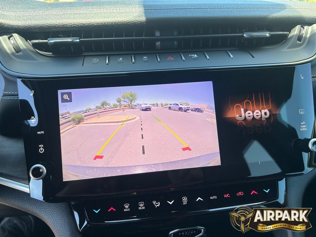 New 2026 Diamond Black Crystal Pearlcoat Jeep Laredo image 24