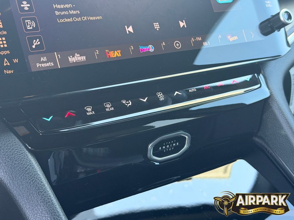 New 2026 Diamond Black Crystal Pearlcoat Jeep Limited image 26