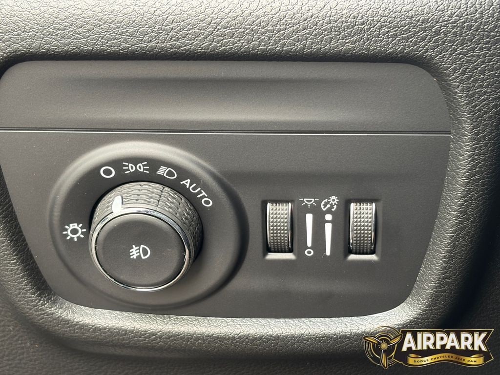 New 2026 Fathom Blue Pearlcoat Jeep Limited image 19