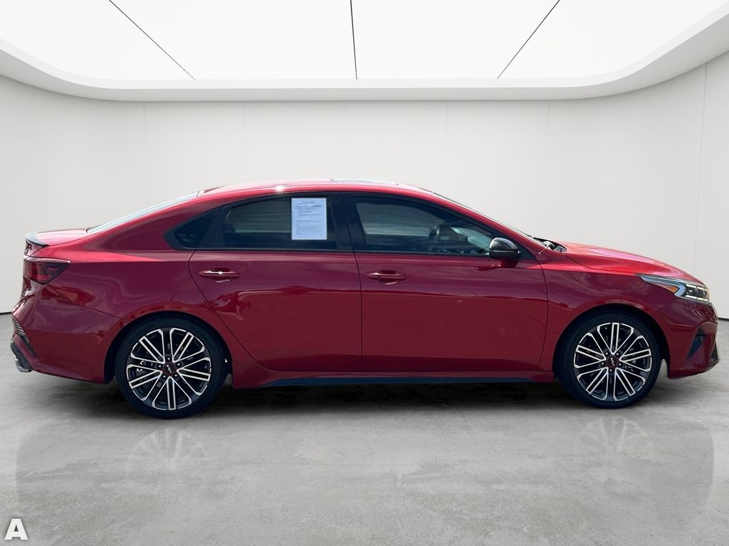 Used 2022 Currant Red Kia GT image 6