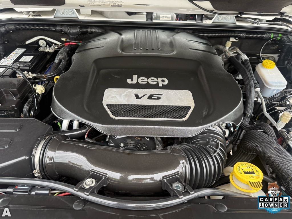 Used 2016 Bright White Clearcoat Jeep Unlimited Sahara image 29