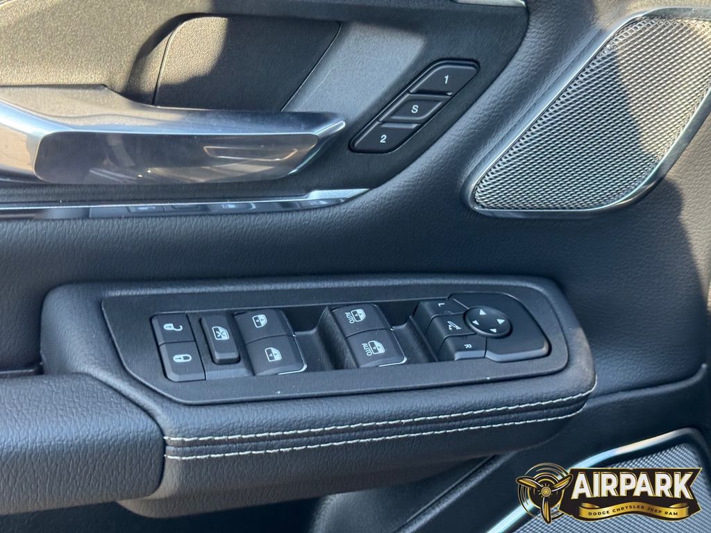 New 2026 Diamond Black Crystal Pearlcoat Ram Laramie image 17