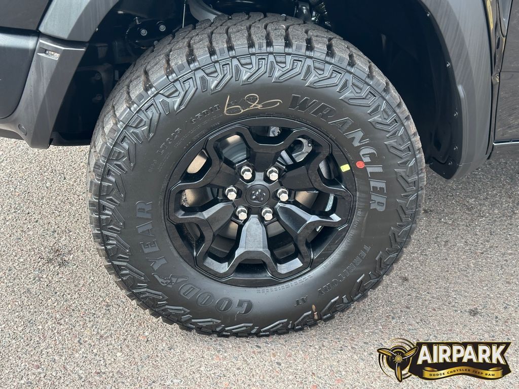 New 2026 Diamond Black Crystal Pearlcoat Ram RHO image 10