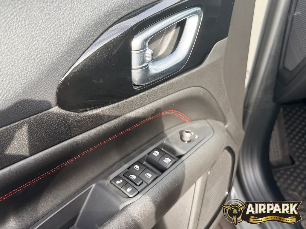 New 2026 Sting-Gray Jeep Trailhawk image 15