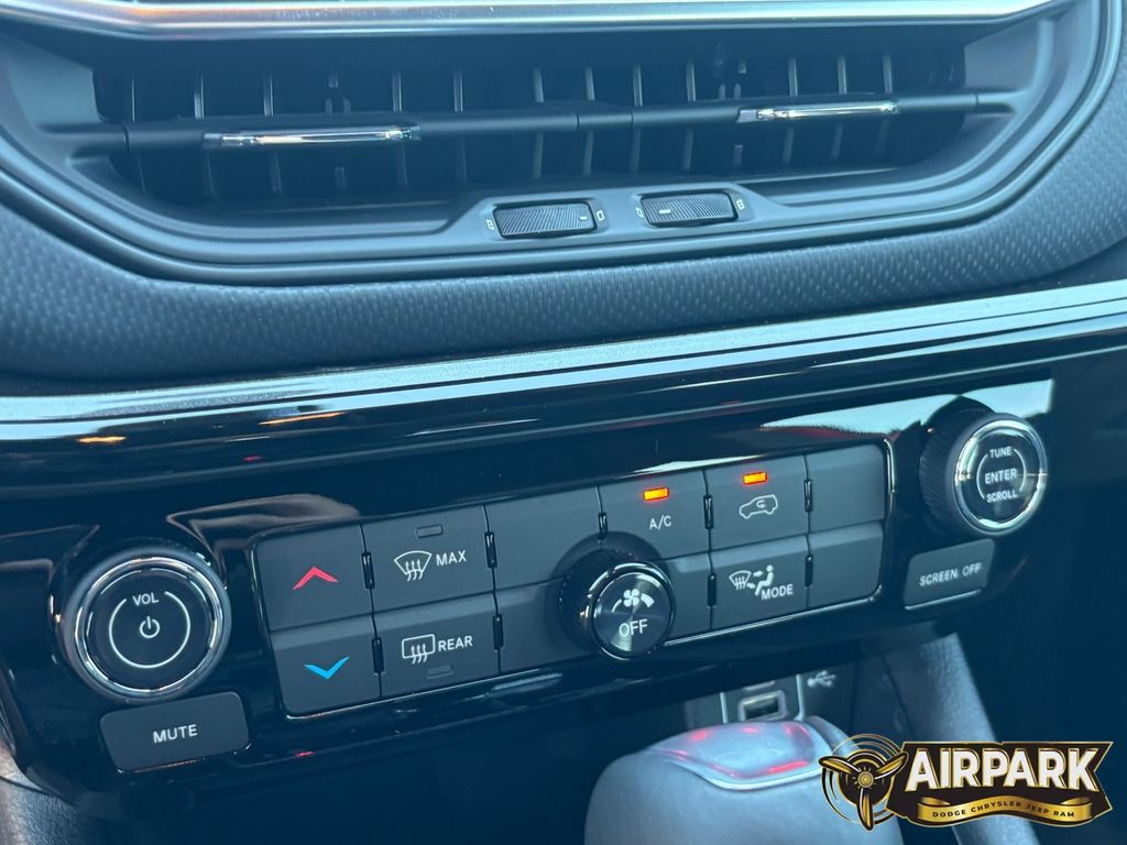 New 2026 Red Hot Pearlcoat Jeep Latitude image 15