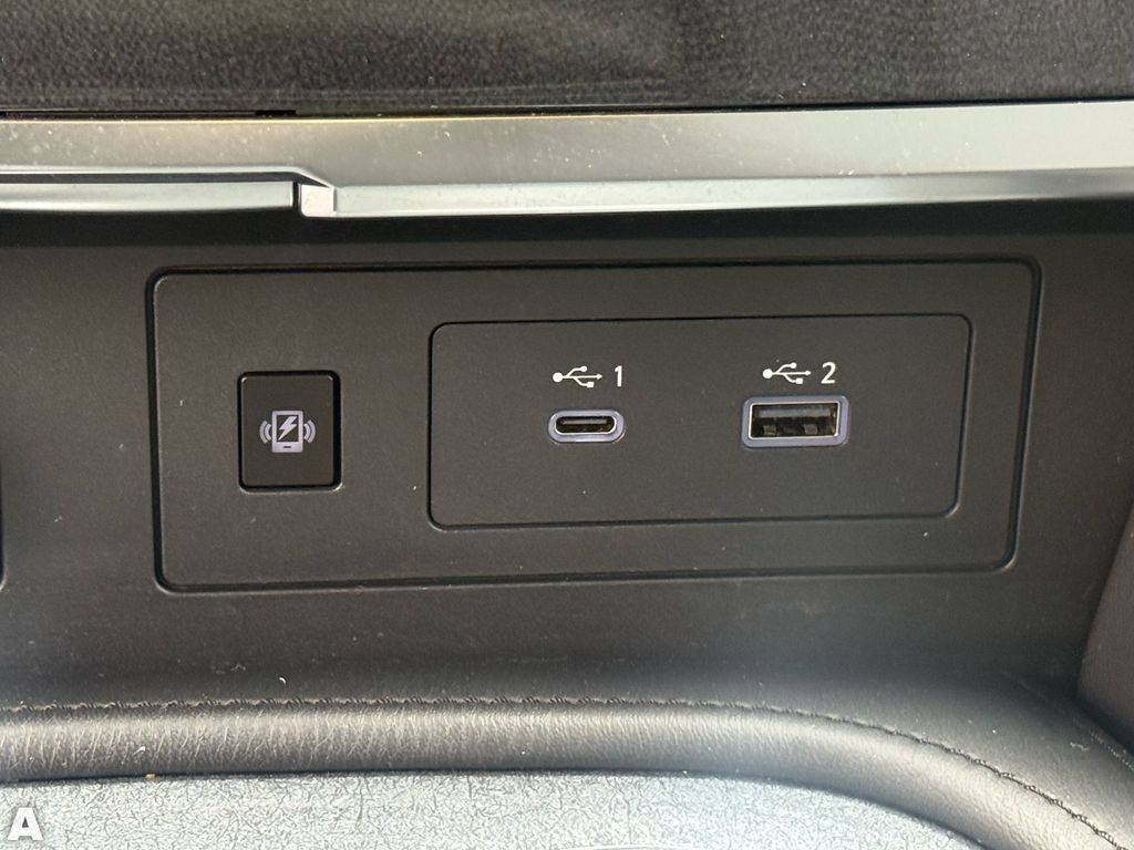 Used 2022 Aspen White Tricoat Nissan SL image 23