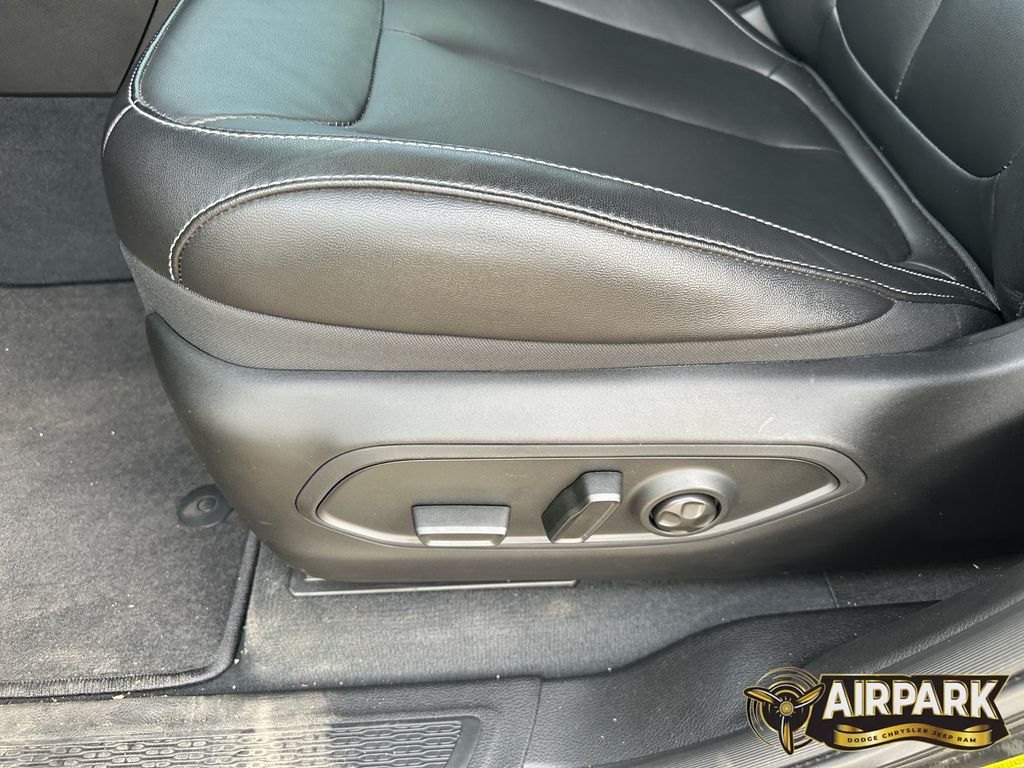 New 2023 Rocky Mountain Pearlcoat Jeep Base image 17