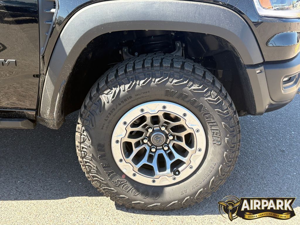 New 2026 Diamond Black Crystal Pearlcoat Ram RHO image 9