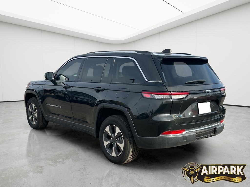 New 2023 Rocky Mountain Pearlcoat Jeep Base image 7