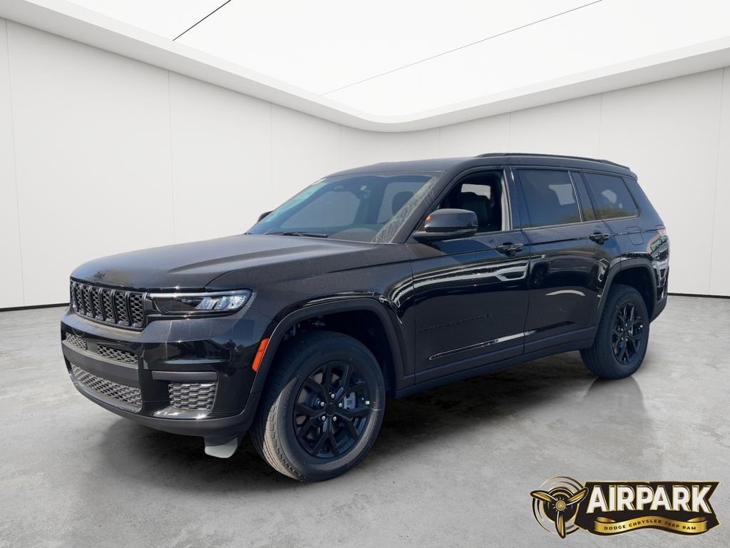 New 2025 Diamond Black Crystal Pearlcoat Jeep Laredo image 5