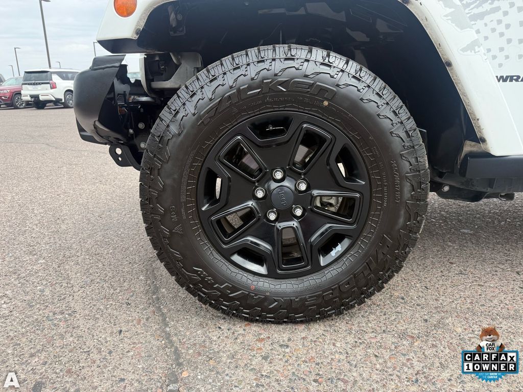 Used 2016 Bright White Clearcoat Jeep Unlimited Sahara image 10