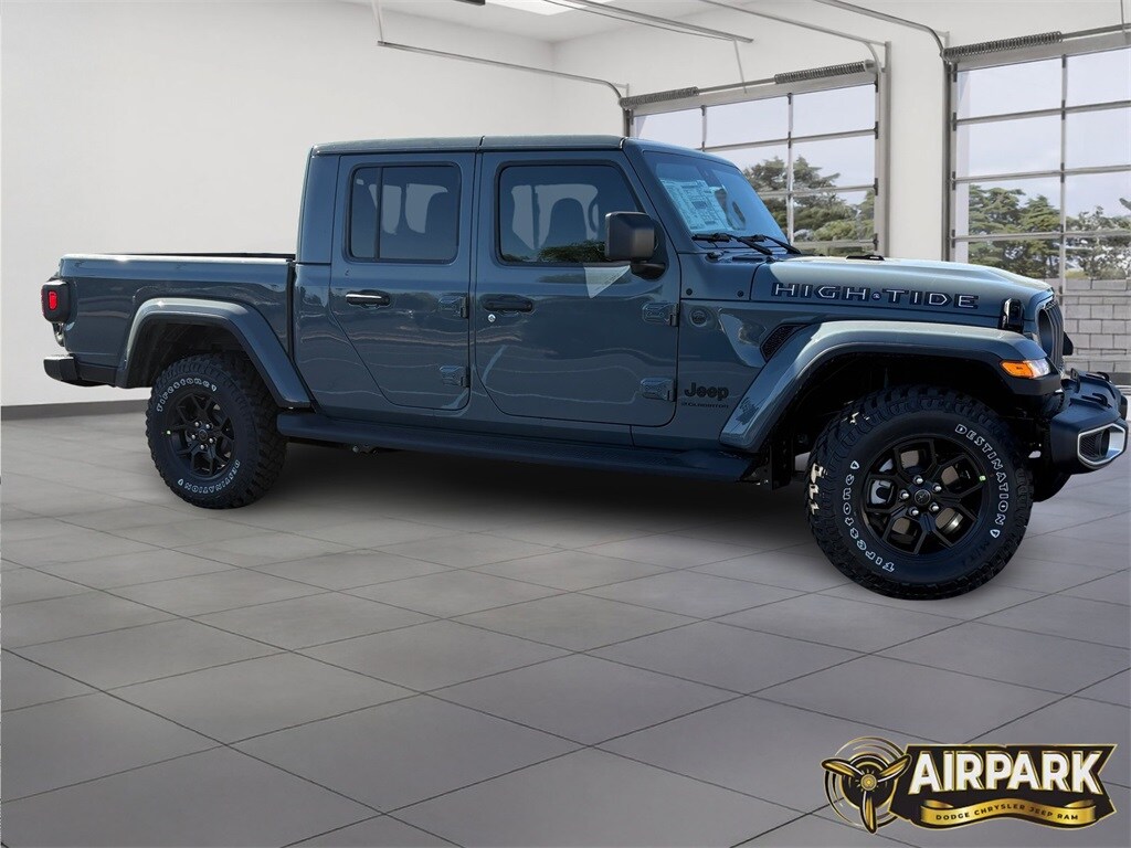 New 2025 Jeep Gladiator Sport Pickup