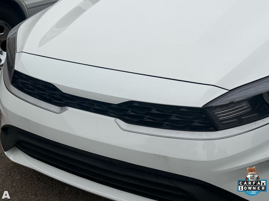 Used 2023 Clear White Kia LX image 7