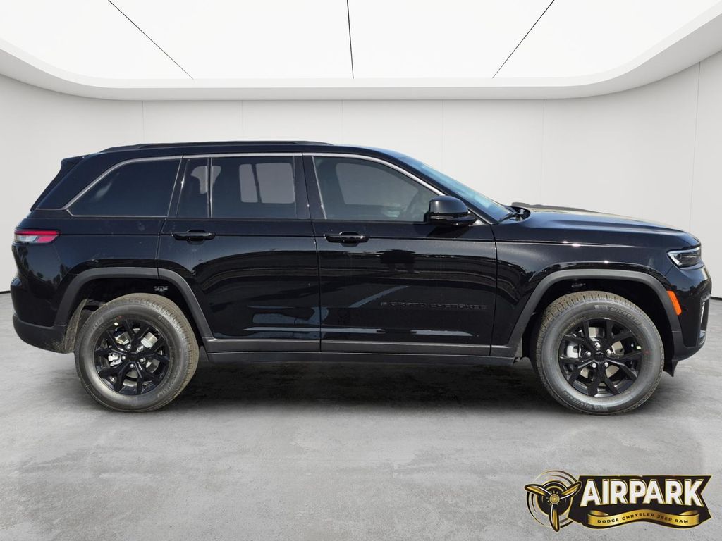 New 2026 Diamond Black Crystal Pearlcoat Jeep Laredo image 3