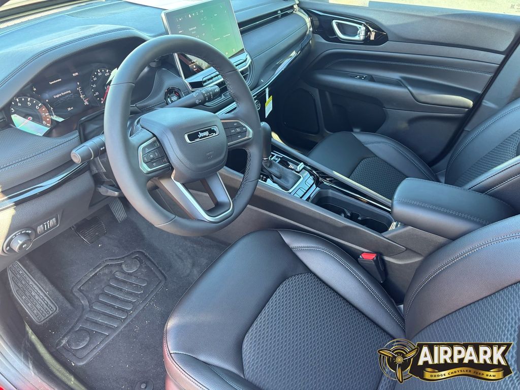 New 2026 Red Hot Pearlcoat Jeep Latitude image 10