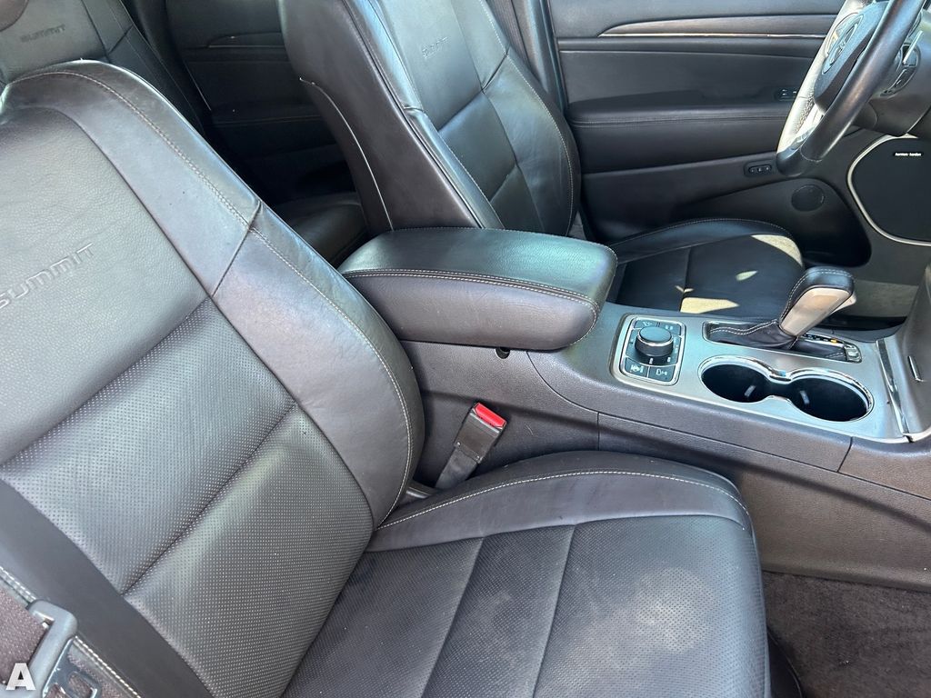 Used 2016 Ivory 3-Coat Jeep Summit image 11