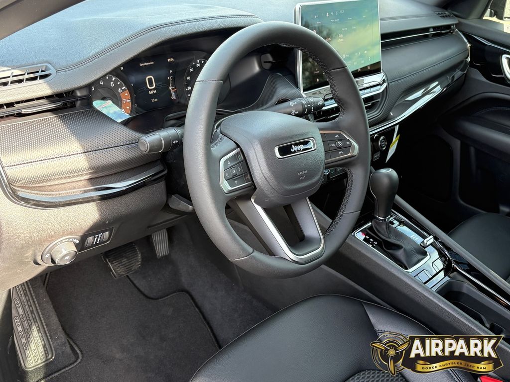 New 2026 Diamond Black Crystal Pearlcoat Jeep Latitude image 16