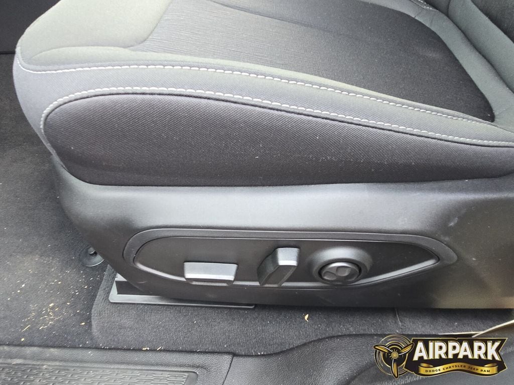 New 2025 Velvet Red Pearlcoat Jeep Laredo image 10