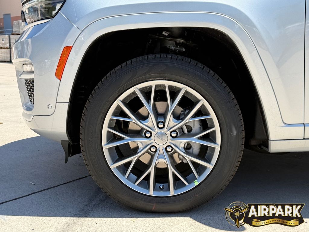 New 2025 Silver Zynith Jeep Summit image 10