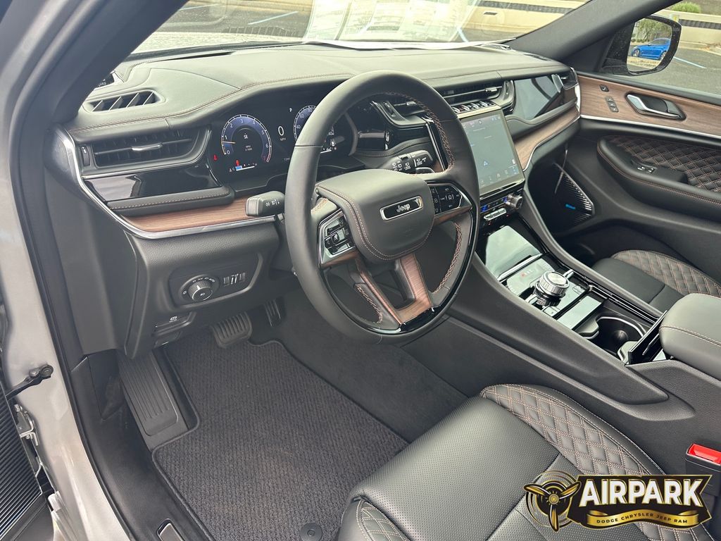 New 2025 Silver Zynith Jeep Summit image 16