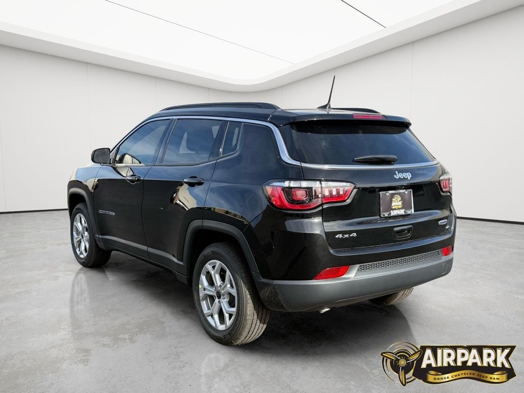 New 2026 Diamond Black Crystal Pearlcoat Jeep Latitude image 7