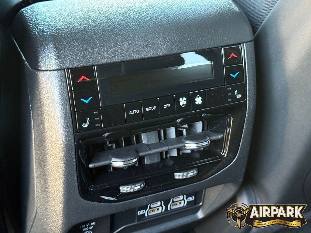 New 2025 Silver Zynith Jeep Summit image 23