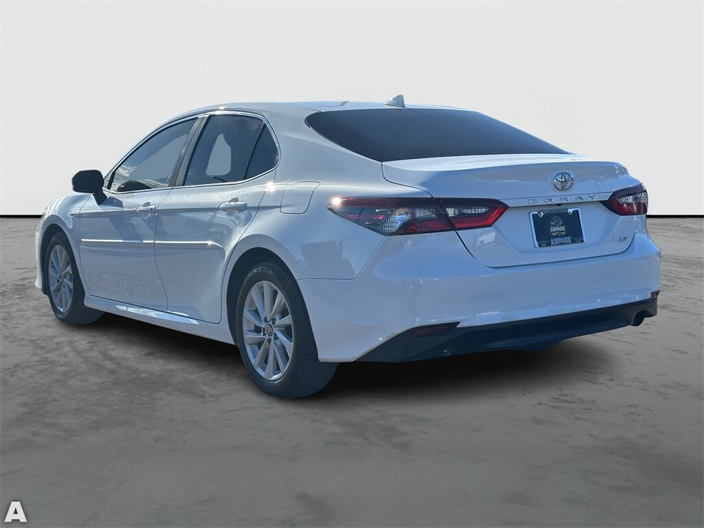 2022 Toyota Camry LE photo 3